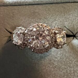 3 stone beautiful ring!!